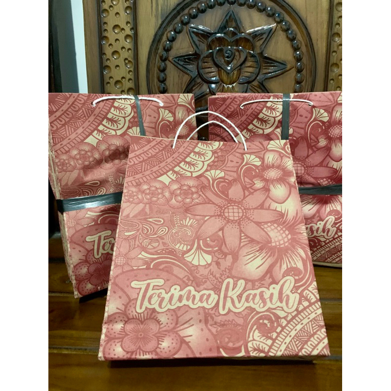 

Paperbag Besar. Tas Souvenir Ukuran 22x28x7.