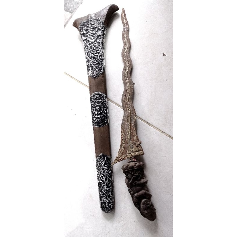 Keris Bali pamor kulit semangka panjang bilah 37cm gagang Ki gundul kayu sawo