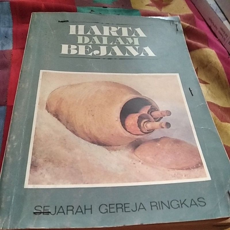 Buku harta dalam bejana sejarah gereja ringkas