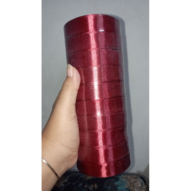 

READY PITA SATIN WARNA MAROON GELAP 2CM. 20-25yard