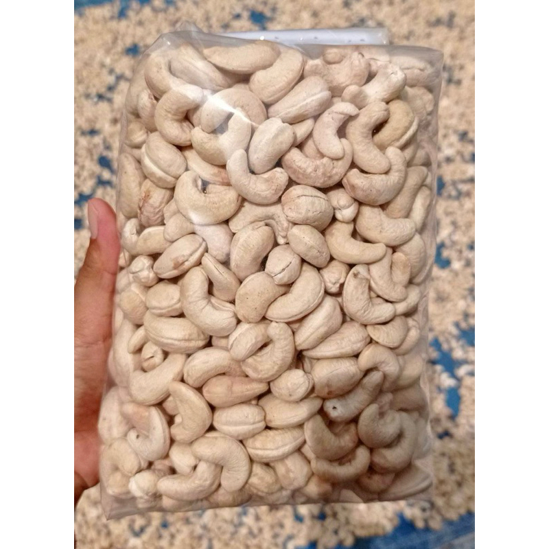 

KACANG METE UTUH 1KG