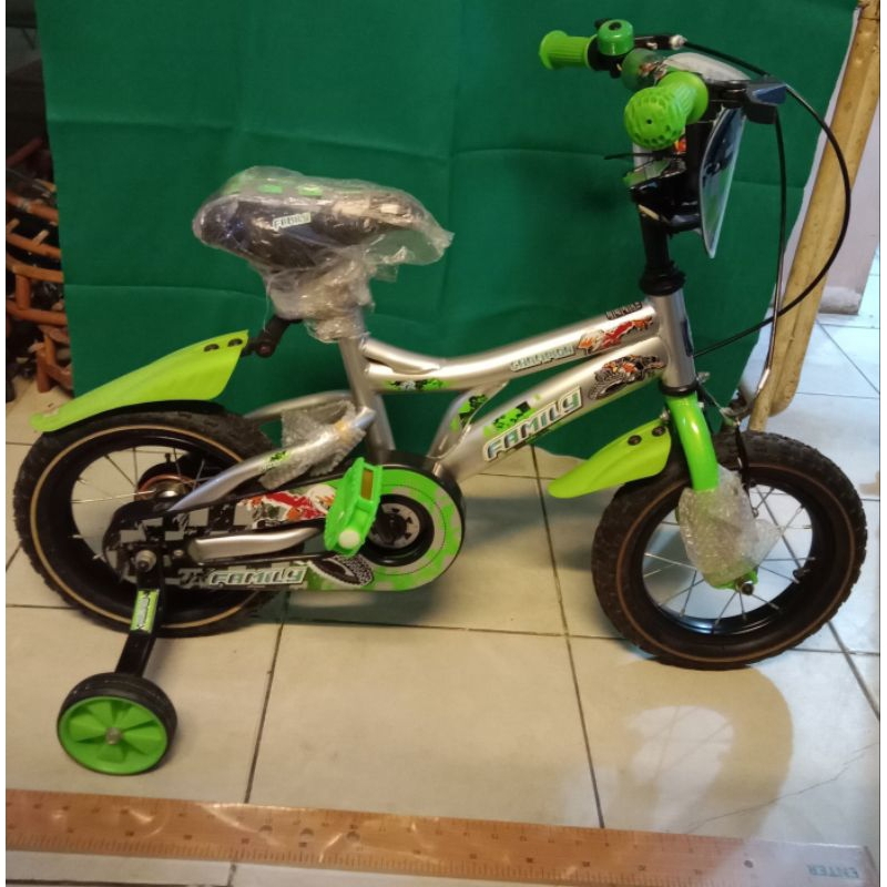 Kado Hadiah Sepeda Engkol Roda 4 Hijau Muda Sport Racing Family Anak Cowok Laki