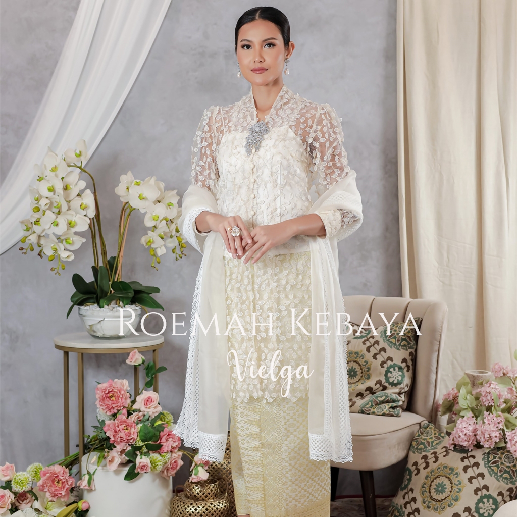 Kebaya Panjang Bordir Lace Series Off White Premium Exclusive By Roemah Kebaya Vielga