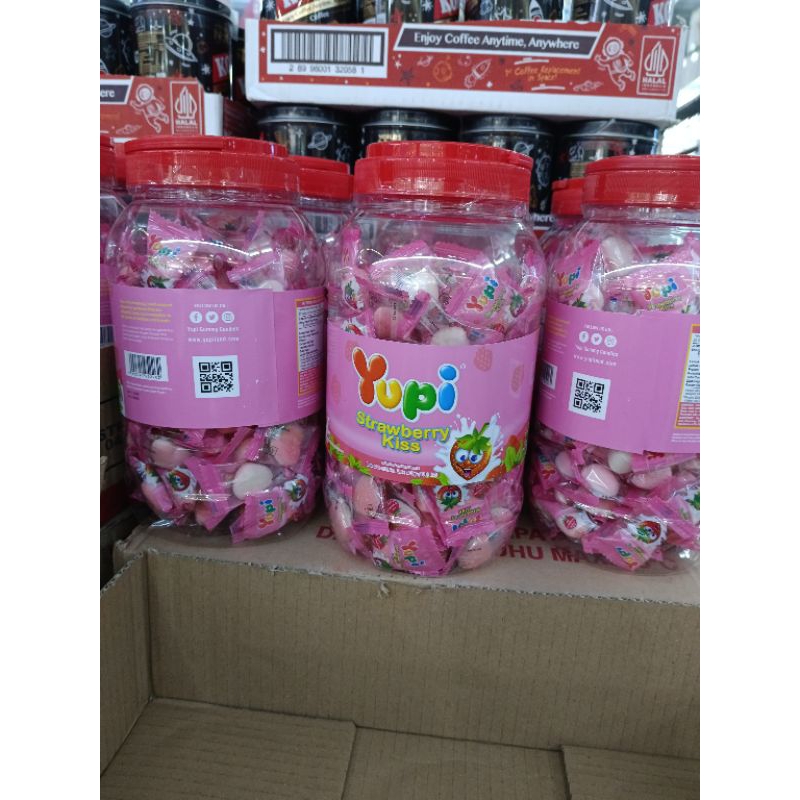 

Permen Yupi Strawberry kiss 300gr Toples