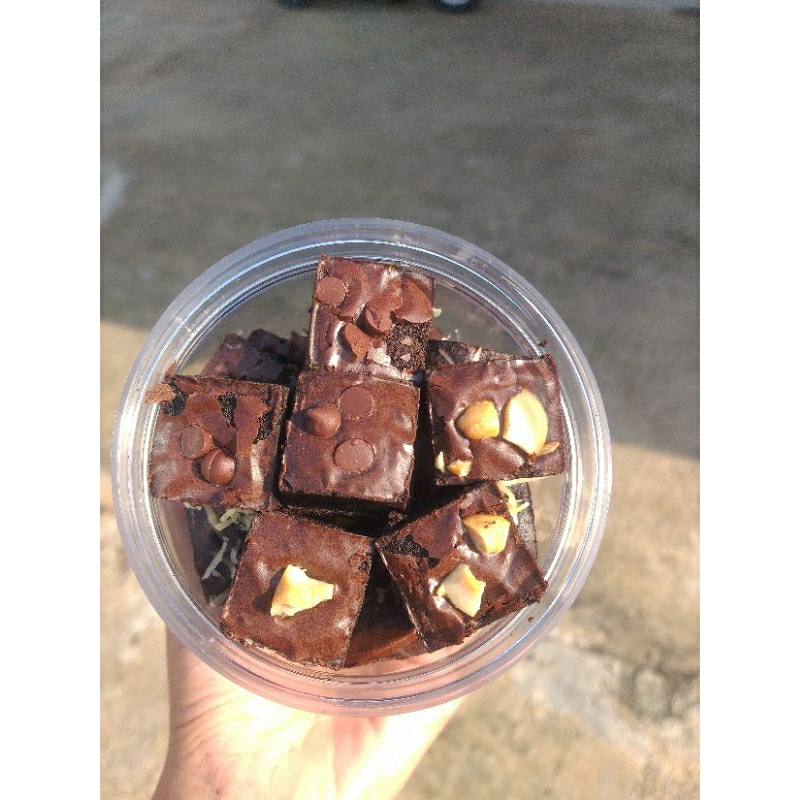 

Fudgy Brownies Bites || Toples tabung 600ml