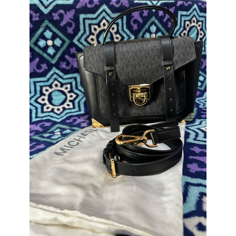 Mk Manhattan signature black preloved