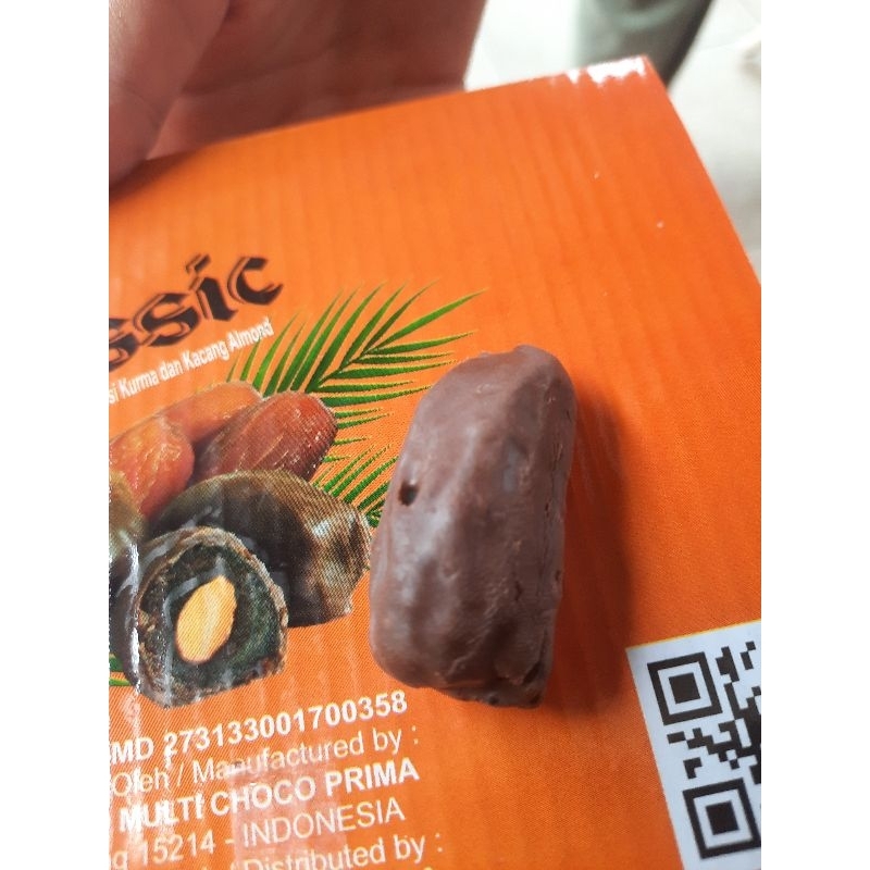 

Classic D'king Coklat kurma isi Kacang Almond