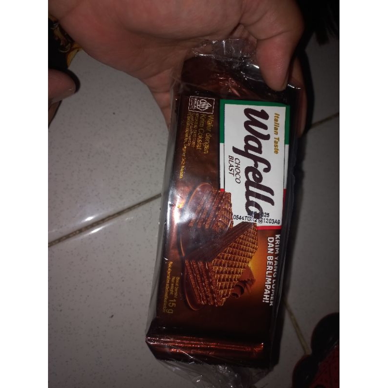 

Roma Wafello 17g renceng isi 10 bks