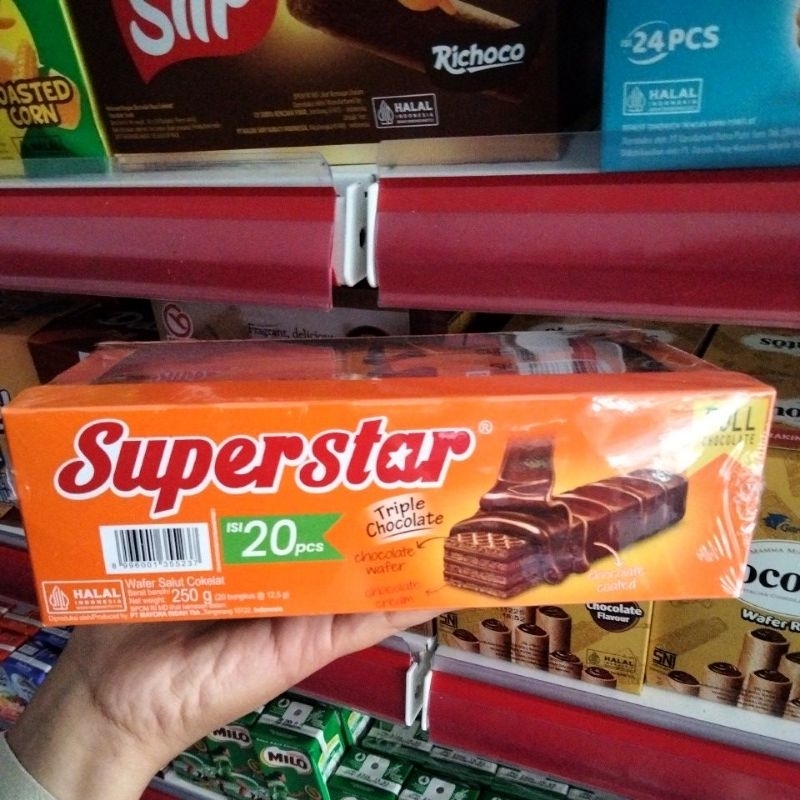 

SUPERSTAR WAFER COKLAT 20 x 12,5 gram