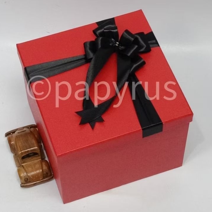 

PAPYRUS 25x25 Tinggi 20cm Kotak Kado Gift Box Hadiah V2