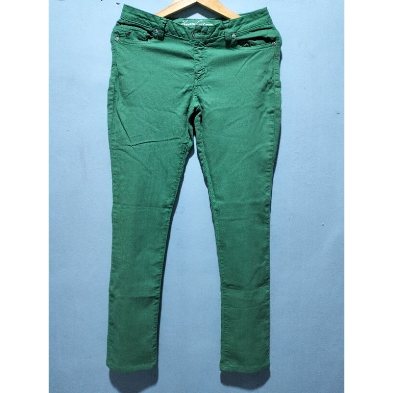 Celana jeans panjang warna hijau untuk wanita