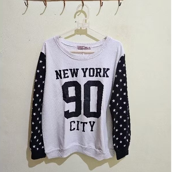 [PRELOVED] Sweatshirt/Sweater Crewneck Wanita Hitam Putih/Black and White New York 90 City