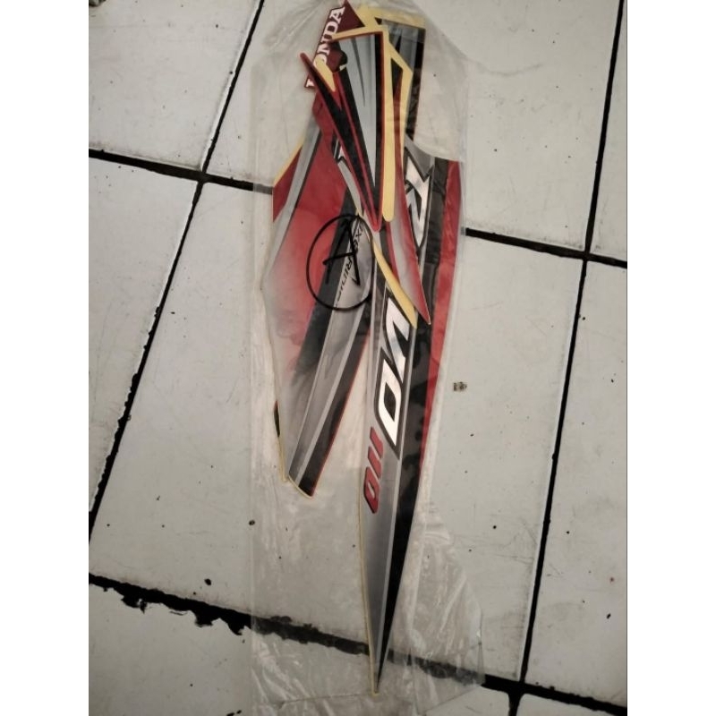striping Revo DX merah