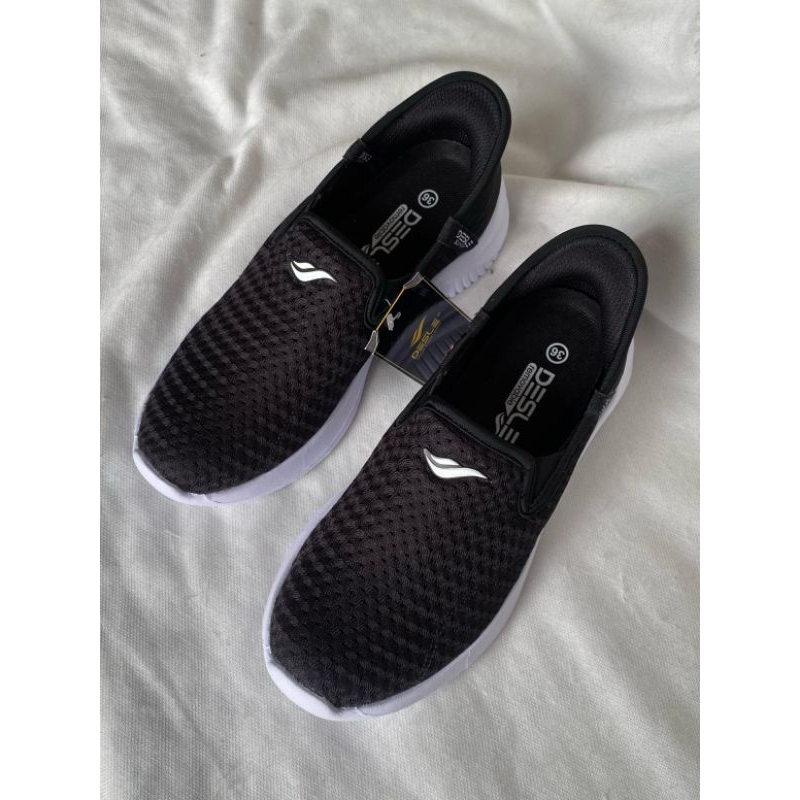Sepatu Slip On Wanita Desle Marseille Hitam / Putih