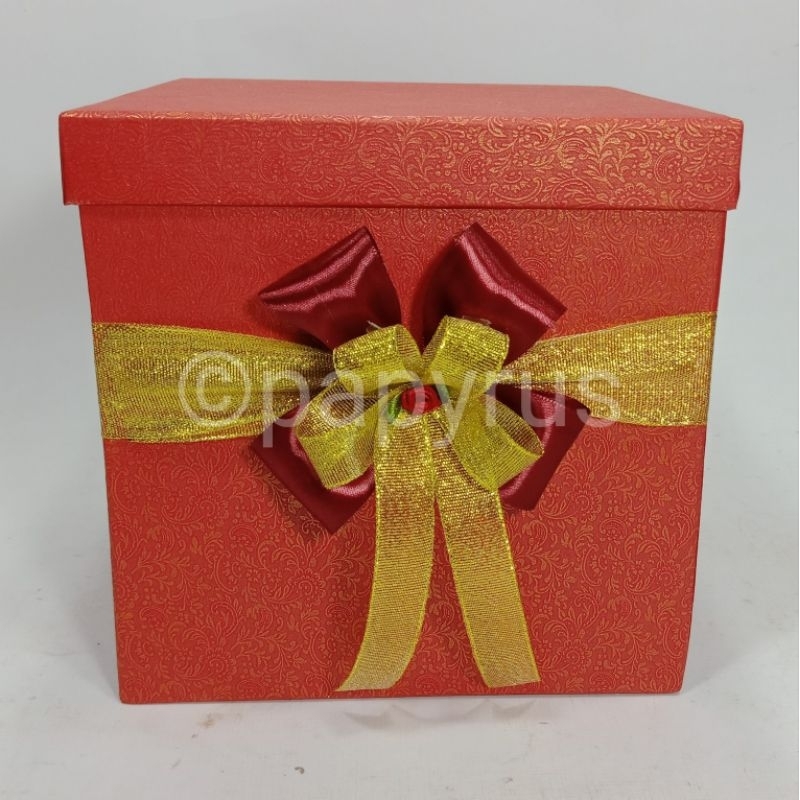 

PAPYRUS 25x25 Tinggi 30cm Kotak Kado Gift Box V3