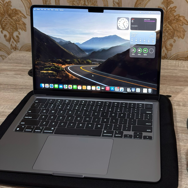 Macbook air M2 (8/256) Gray
