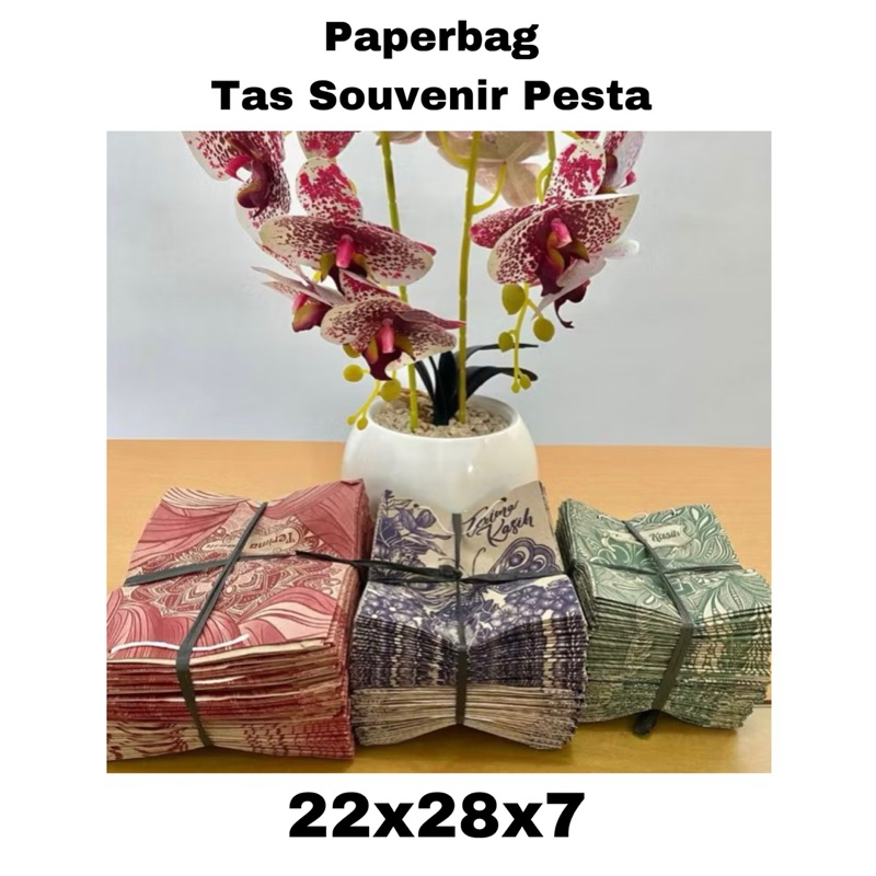 

Tas Paperbag Motif. uk 22x28x7 tas Sovenir Pernikahan/Pesta.