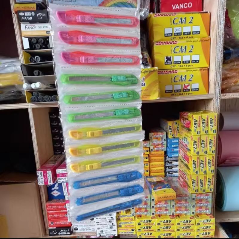

12pcs/1lusin/1lembar Pisau cutter besar warna warni L150 i ronball jual 12 pcs/1renceng/1lembar