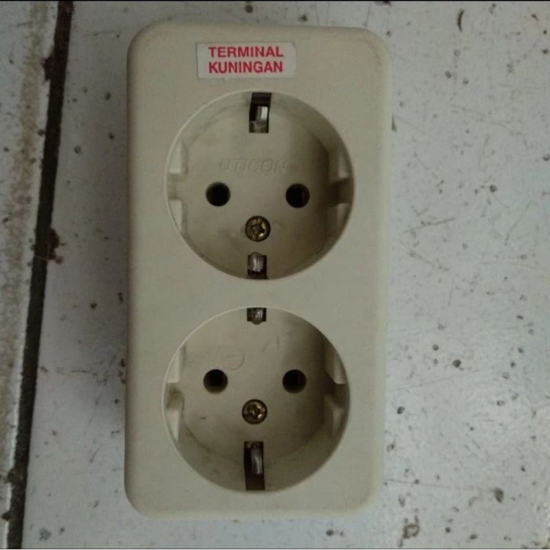 STOPKONTAK TERMINAL 2 LUBANG UTICON