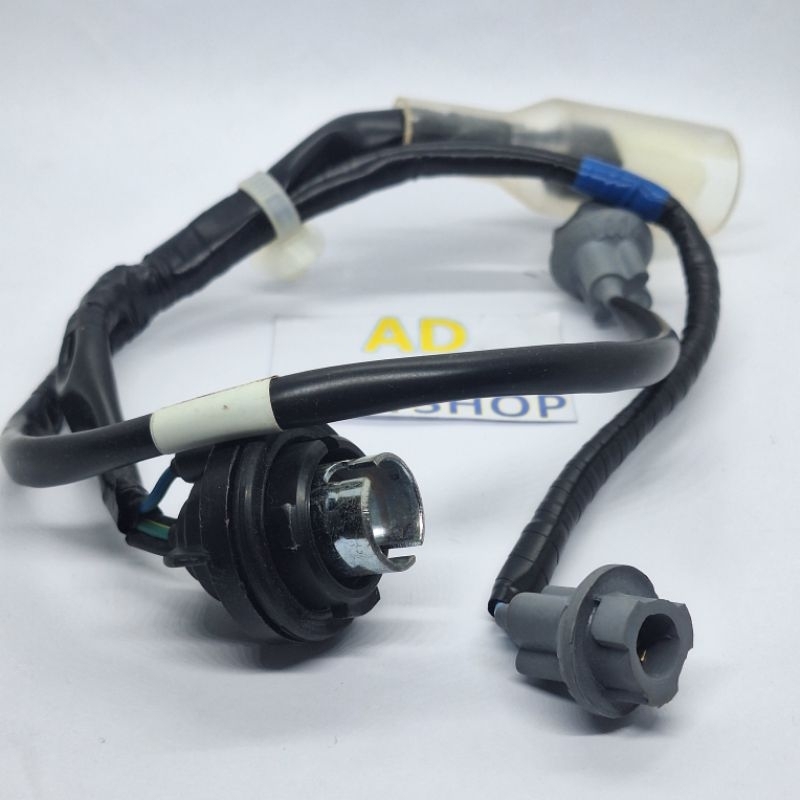 FITTING LAMPU STOP ATAU FITTING LAMPU BELAKANG MOTOR GENIO ORI