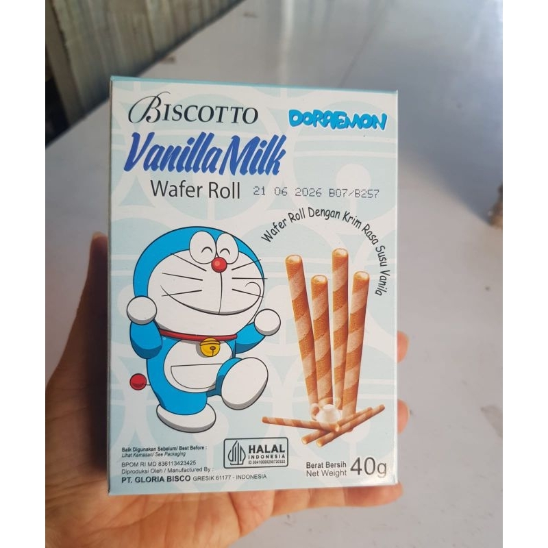 

2 box biscoto wafer roll chocolate doraemon