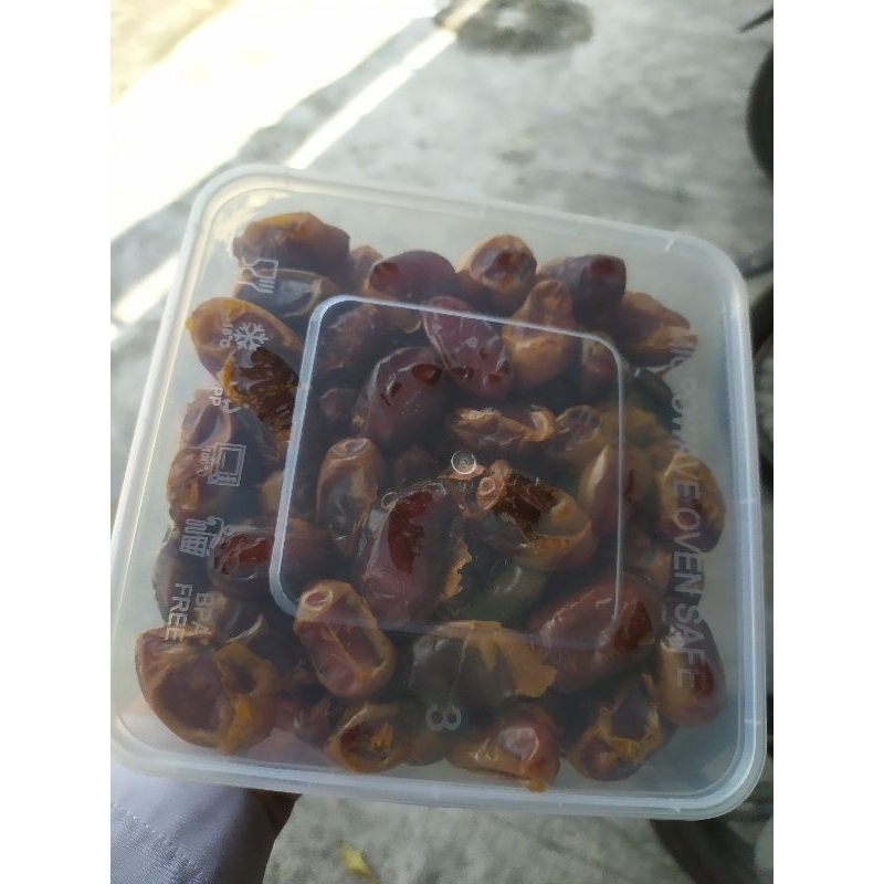 

Kurma Arab Kurma Khalas 1 kg