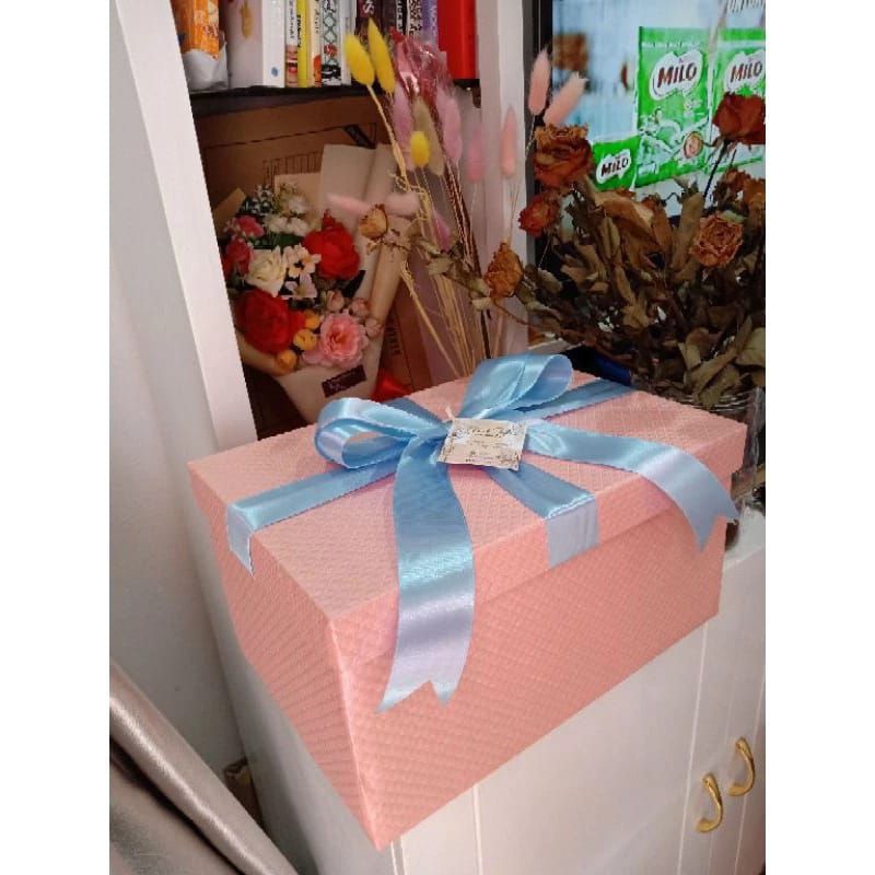 

Kotak kado / box gift ukuran 30x25x15cm