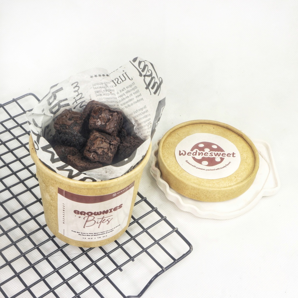 

Wednesweet – Fudgy Brownies Bites Coklat Lumer di Mulut | Cup 12 Oz Cemilan Homemade