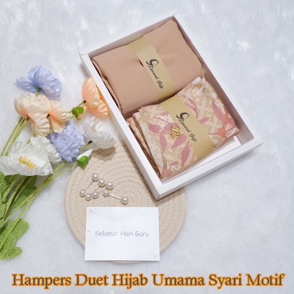 HAMPERS DUA HIJAB SEGI EMPAT SYARI MOTIF UMAMA DAN POLOS SENADA