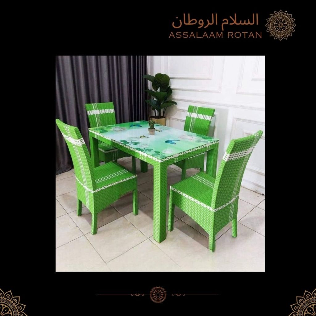 Set Meja Makan Kursi 4 Rotan Sintetis Include Jok Bantal Dudukan / Bangku Makan Desain Minimalis Est