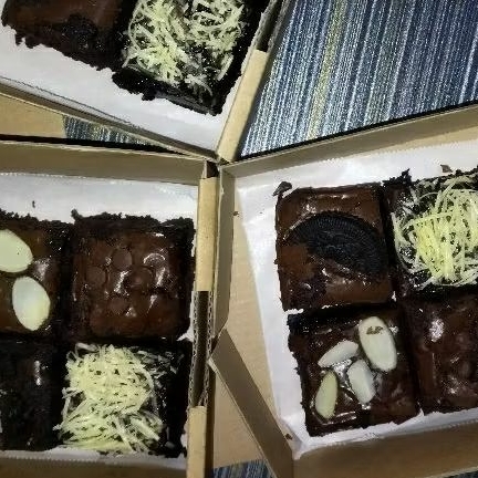 

Fudgy Brownies 10x10 cm