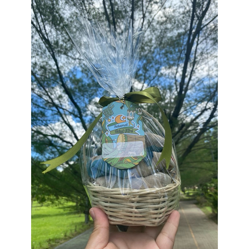 

HAMPERS KERANJANG ROTAN MINI HIJAB HAMPERS IDUL FITRI HAMPERS HIJAB HARI RAYA IDUL FITRI