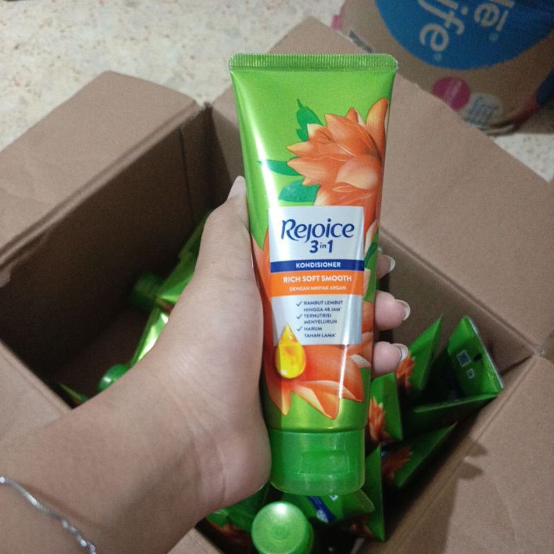 rejoice conditioner rich soft smooth 70ml (TERMURAH)