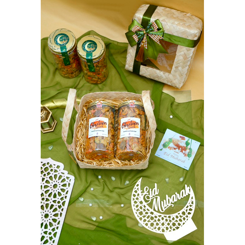 

Hampers Idul Fitri kerupuk dengan cita rasa pedas manis bumbu rujak kacang dengan berbagai macam2 varian kerupuk membuat cemilan ini sangat nikmat