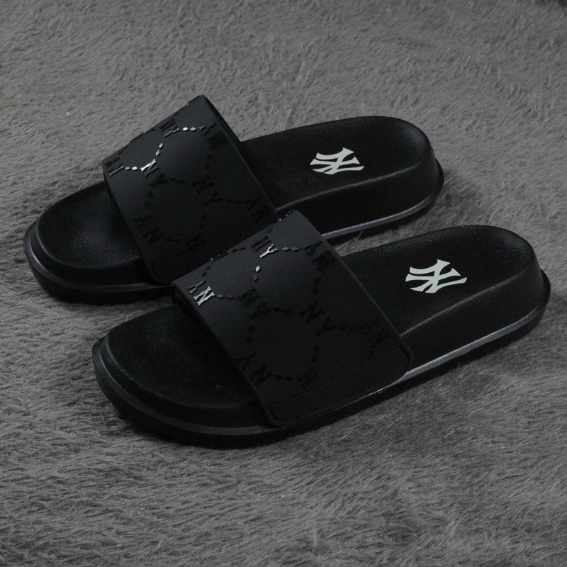 Sendal MLB Korea Chunky Mound Dia Monogram New York Yankees Slide