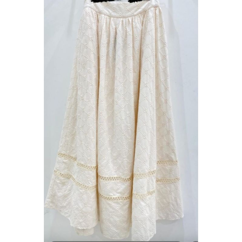 Monogram Beverly Ruffle Skirt - Cream rok buttonscarves