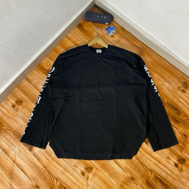 KAOS LONGSLEEVE VETEMENTS SPELL OUT HITAM SECOND