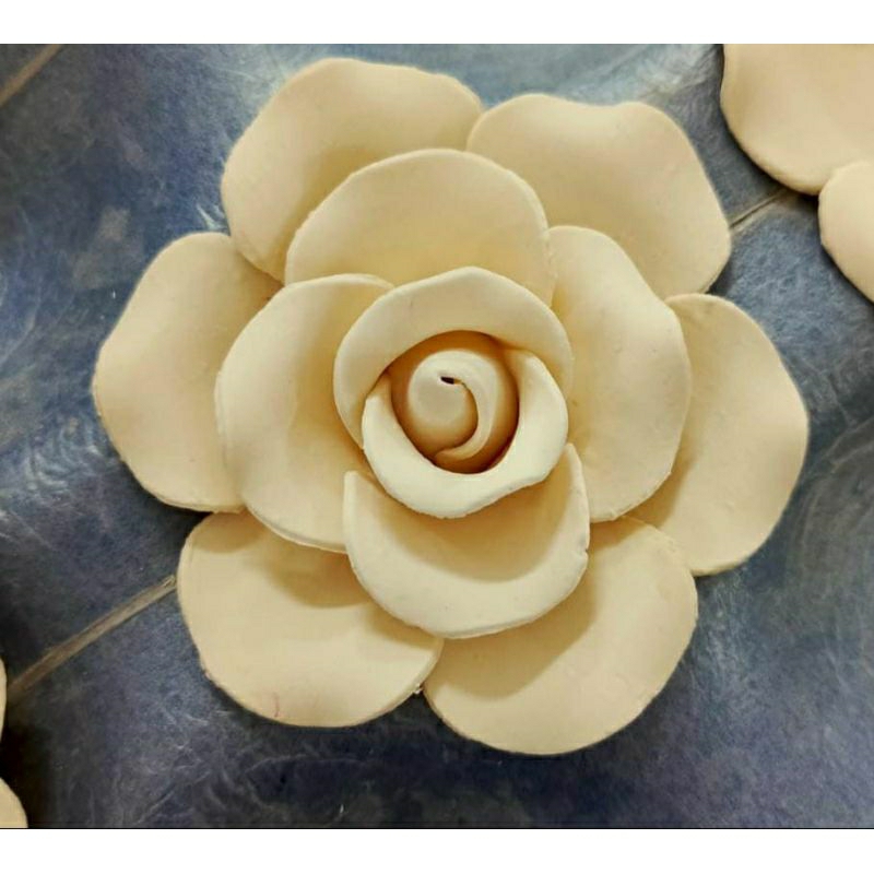 

GUMPASTE FLOWER FOR CAKE DECORATION ROSE RM6J NO WIRE
