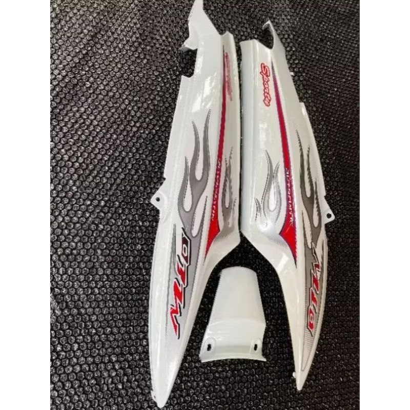 Body belakang Yamaha mio sporty mio lama warna putih set striping