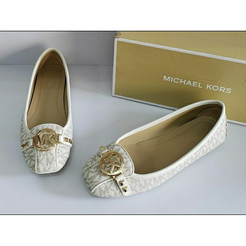 Ready Mk Fulton Moc Vanilla/pyramid studs (with box ori)