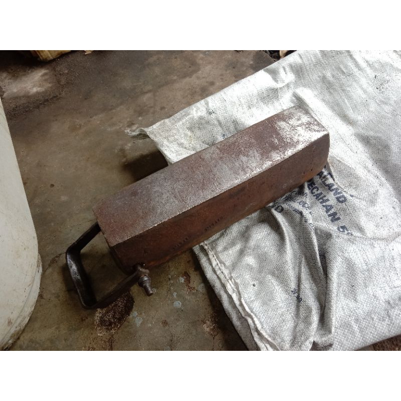 LANDASAN UNTUK PANDE BESI MODERN