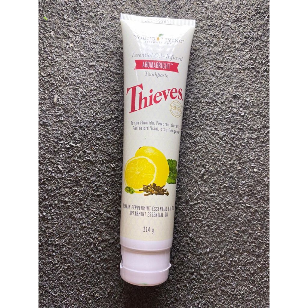 OIL YOUNG LIVING THIEVES TOOTHPASTE