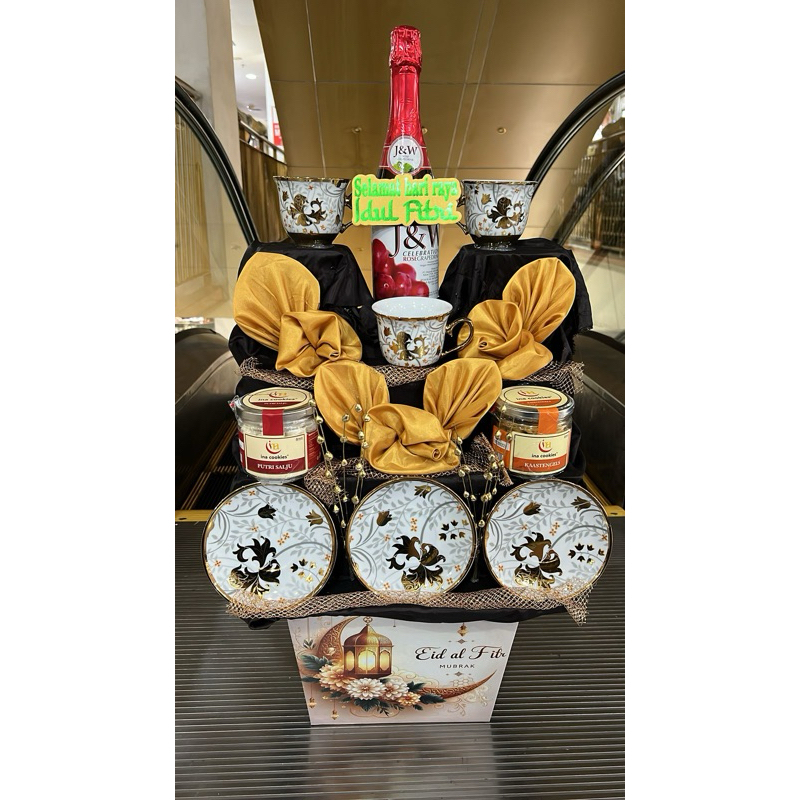 

parcel pecah belah mix cookies/parcel keramik mix j&w/parcel cookies mix j&w/set hadiah hampers murah 2025