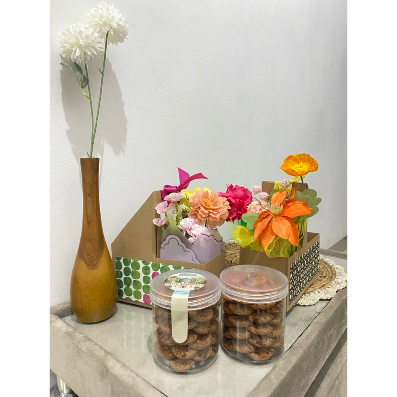 

Box Gift set/ Hampers /kue lebaran/ Hantaran Raya/ Box Bunga include Cookies/ Hadiah lebaran/ Hadiah ulang tahun/ Hadiah wisuda/ Hadiah Farewell