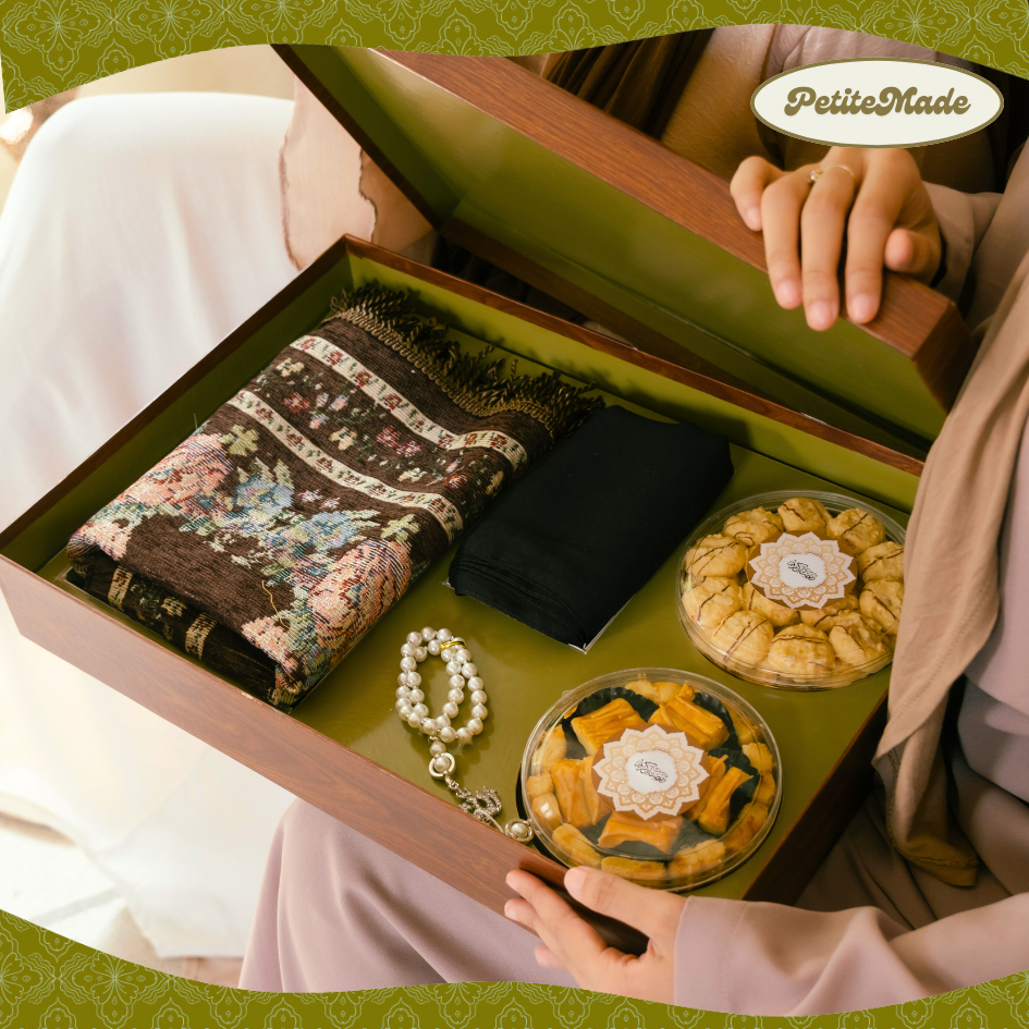 

PETITE MADE - Jedda Set (Sajadah Set) - Hampers Idul Fitri - Parcel Idul Fitri 2025