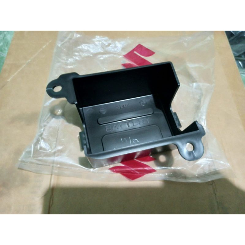 DUDUKAN HOLDER AKI BATTERY SUZUKI SKYWAVE125 HAYATE125 ORIGINAL SGP