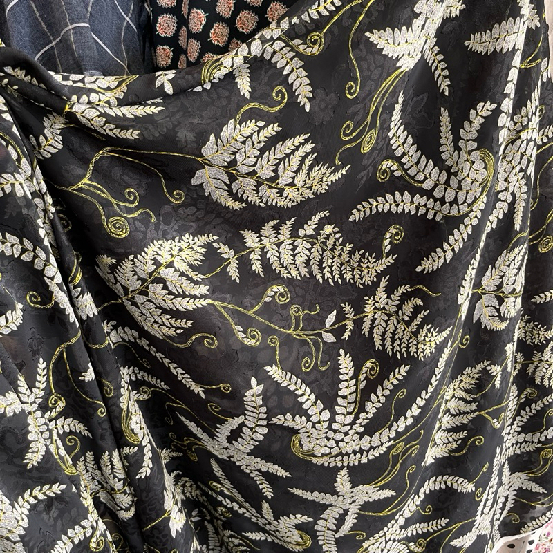 kain sifon rubiah motif bunga timbul