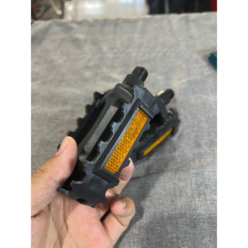 PEDAL SEPEDA MTB SELI PVC PLASTIK VP AS BESAR WARNA HITAM GOTRI LONCER REFLEKTIF
