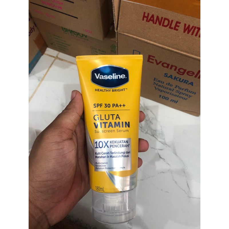 Vaseline Gluta Hya & Gluta Vitamin