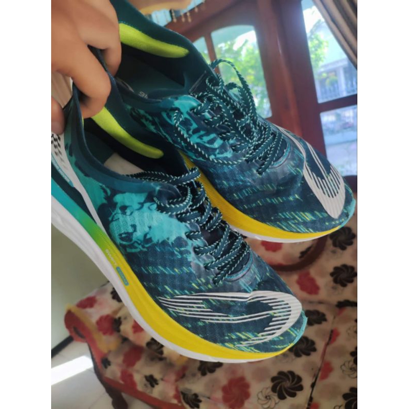 Sepatu running nineteen tosca